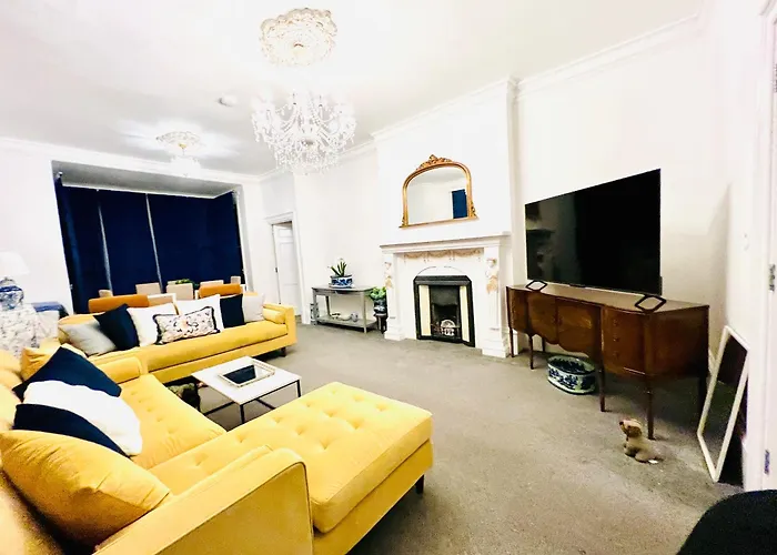 Flat 3 Marine Parade House, 1 East Cliff - Next To Dover Port, White Cliffs, Beach, Castle